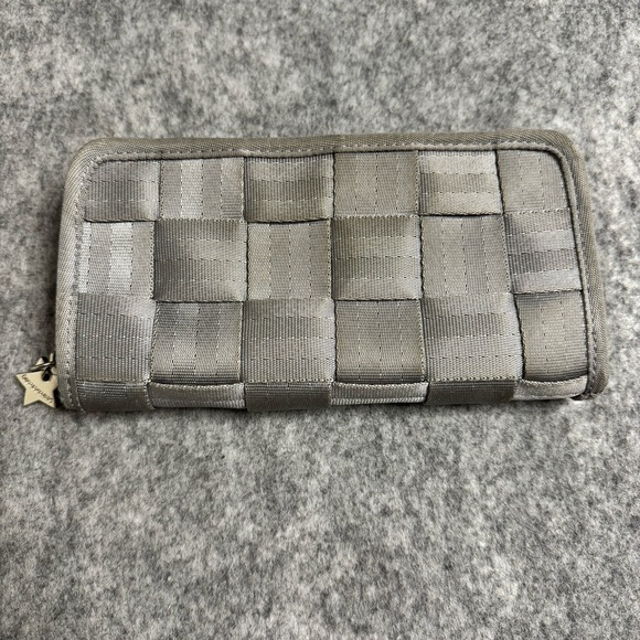 Harvey's Seatbelt Wallet Gray Zip Around 8" Beige Clutch - Picture 4 of 10